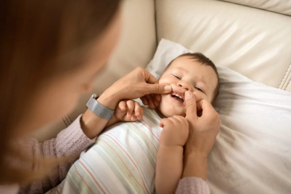Trẻ mọc răng nào đầu tiên? Trẻ mọc răng nào đầu tiên?